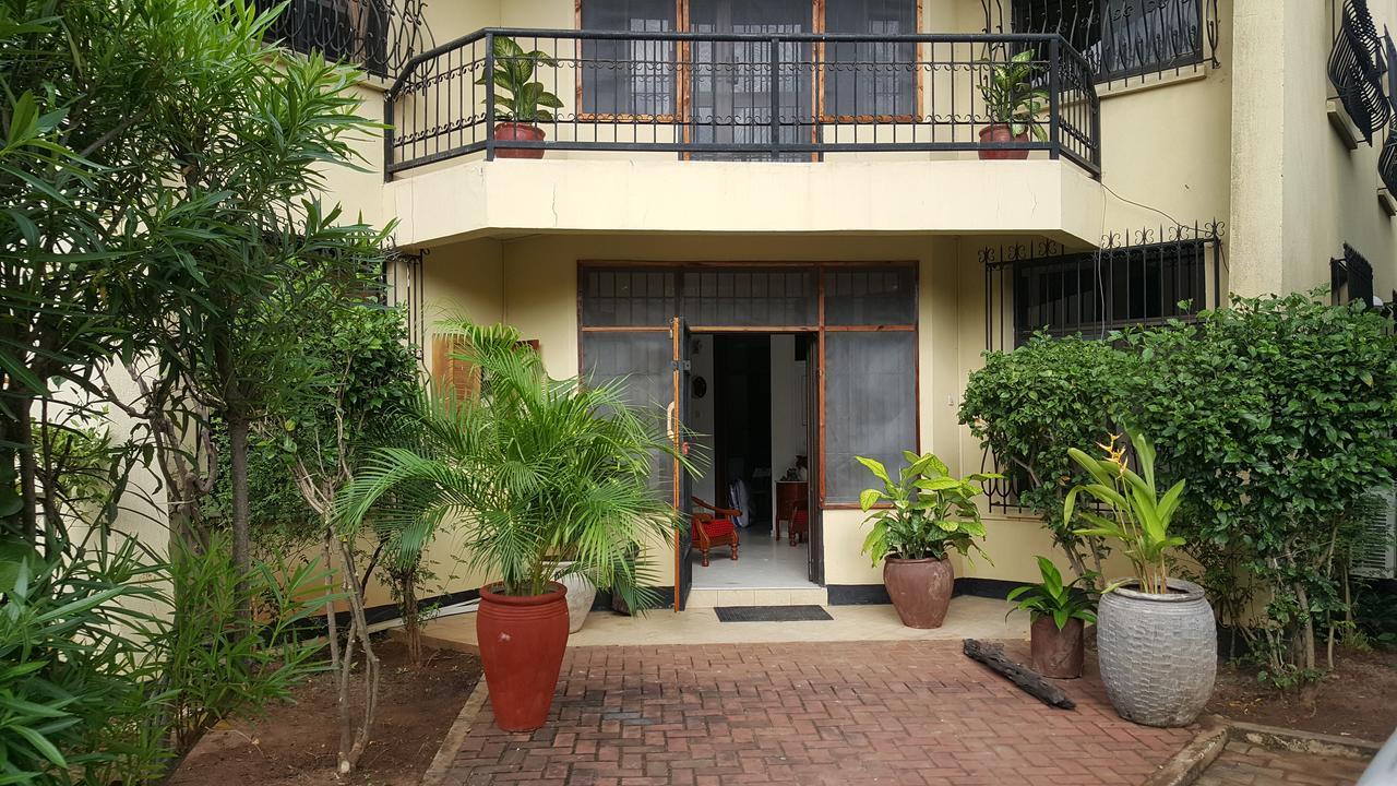 Hunch Backpackers Albergue Dar es Salaam Exterior foto