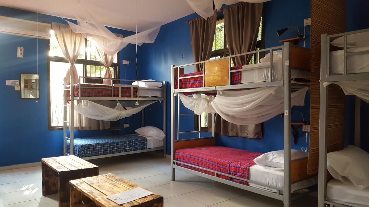 Hunch Backpackers Albergue Dar es Salaam Exterior foto