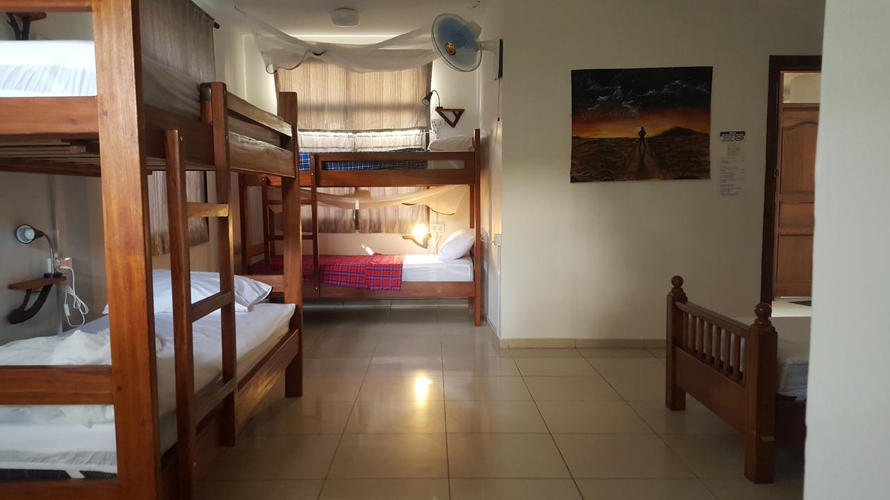 Hunch Backpackers Albergue Dar es Salaam Exterior foto