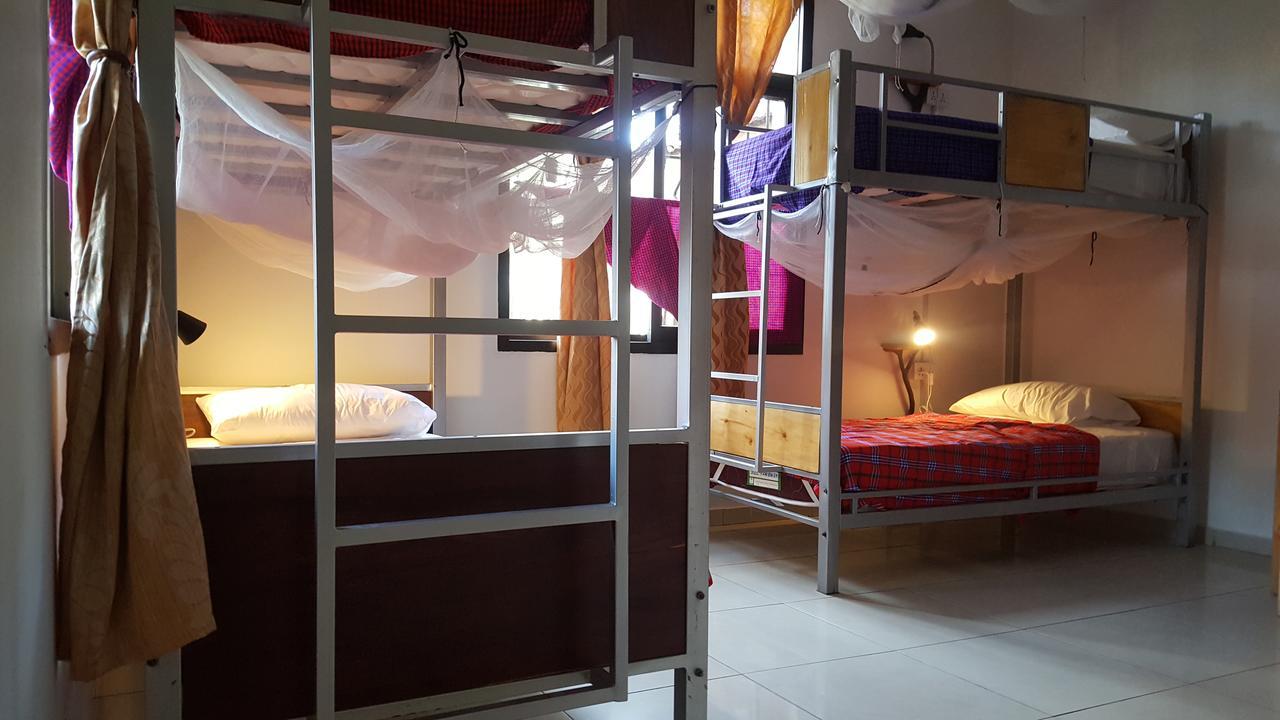 Hunch Backpackers Albergue Dar es Salaam Exterior foto