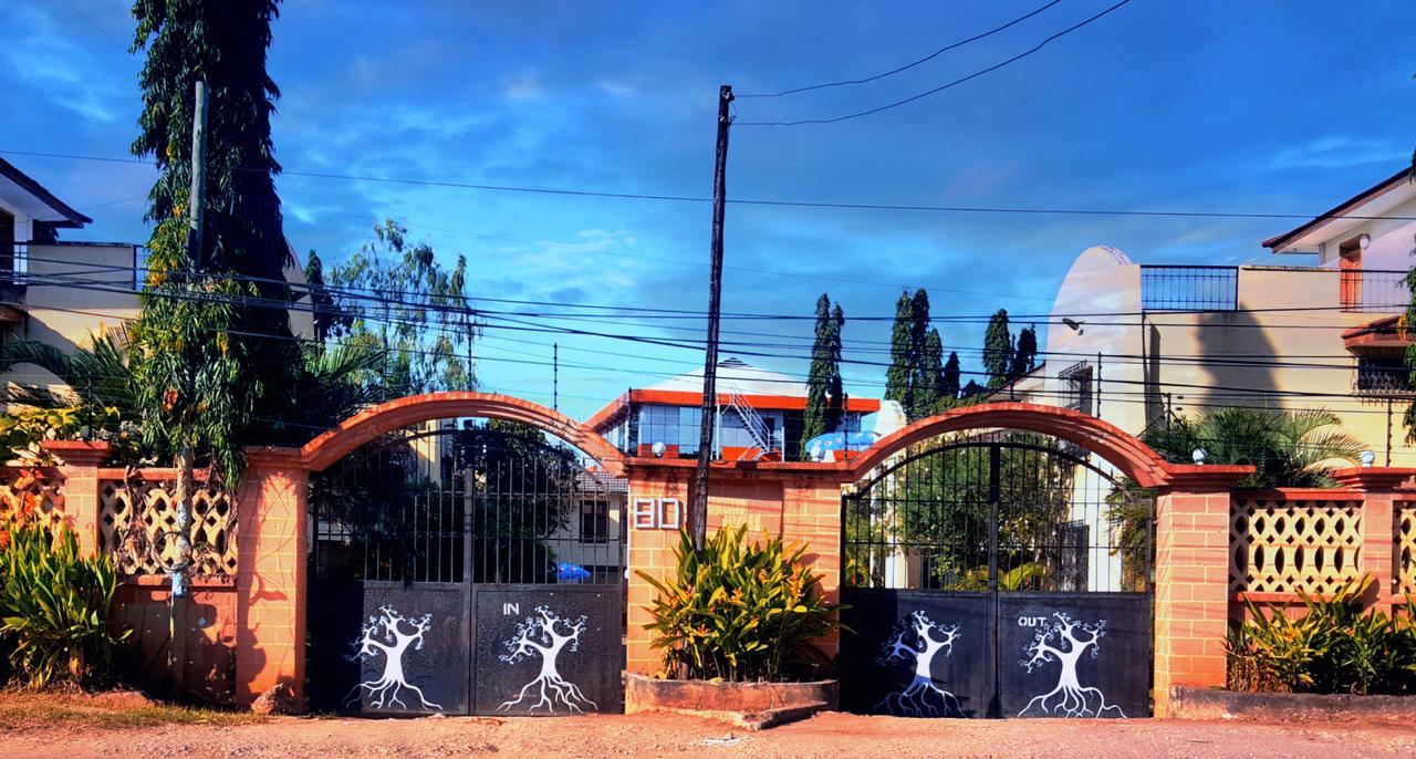 Hunch Backpackers Albergue Dar es Salaam Exterior foto