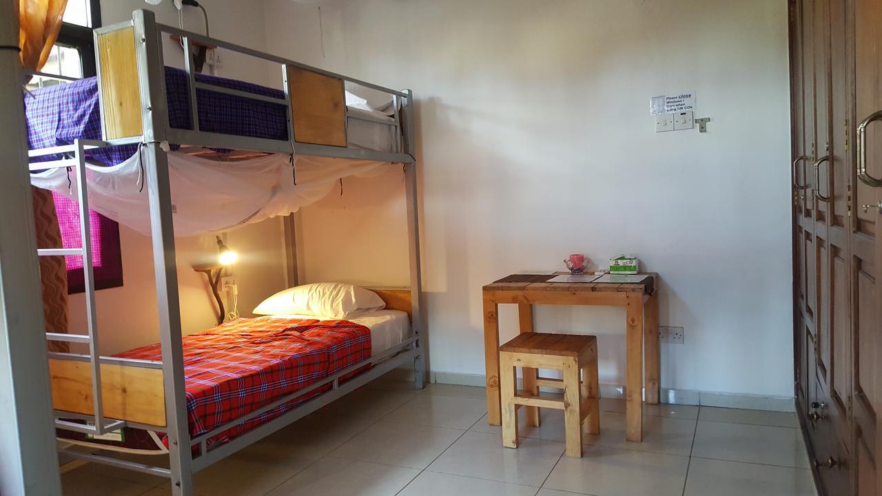 Hunch Backpackers Albergue Dar es Salaam Exterior foto