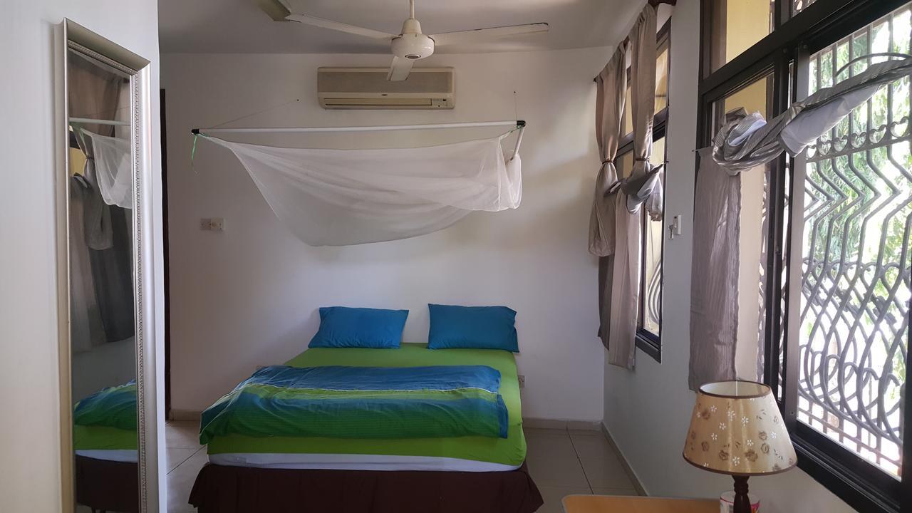 Hunch Backpackers Albergue Dar es Salaam Exterior foto