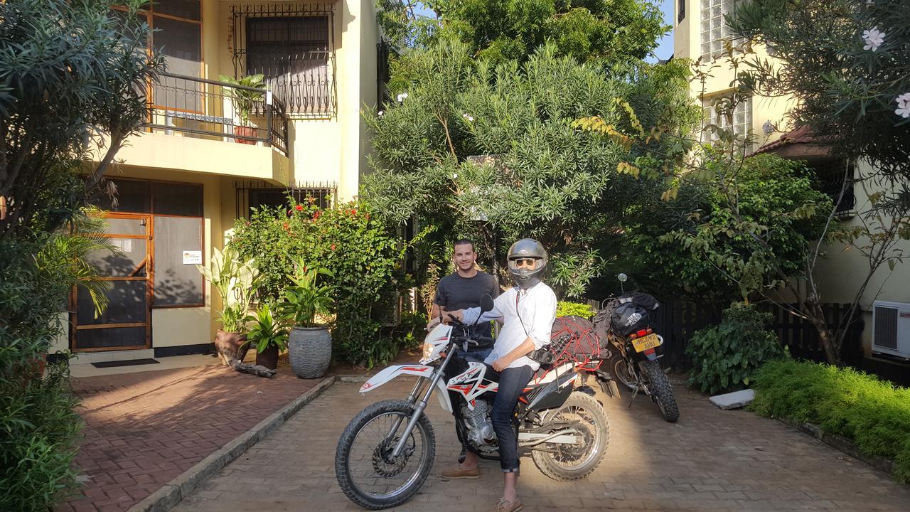 Hunch Backpackers Albergue Dar es Salaam Exterior foto